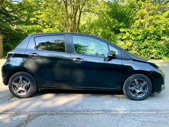 TOYOTA YARIS 1.5,rv 2012 55kW Hybrid AUTOMAT - 5