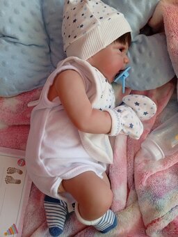 Realistická Reborn panenka zamračený chlapeček - 5