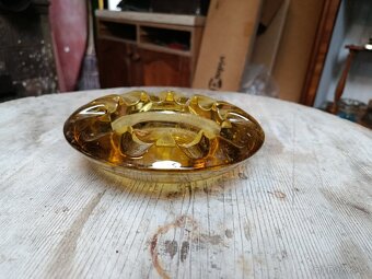 Retro Skleněný Popelník – Broušené Sklo v Barvě Amber - 5