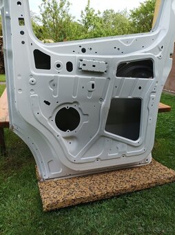 Renault Trafic III - IV pravé přední dveře + ochranné lišty - 5