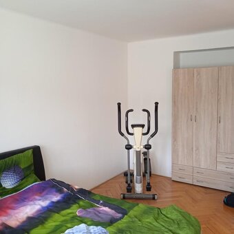 Prodám cihlový byt 2+1 s balkonem v centu Zlína a garáží. - 5