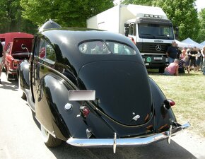 1937 Lincoln Zephyr V12 - 5