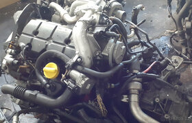 Manuální převodovka + příslušenství motoru Renault - 5