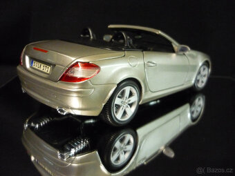 Mercedes Benz SLK Maisto 1/18 - 5