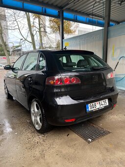 Seat Ibiza 6L 1,4 16V 63kw černá 5-dveř - 5