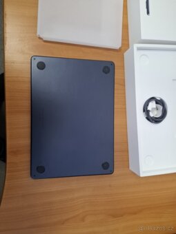 Macbook Air 13 palců M2 chip 8 GB RAM 256 SSD 330 cyklů - 5