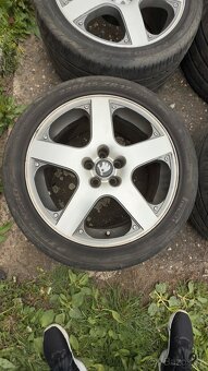 Alu kola 5x100 R17 Santa Monica originál + letní pneu - 5