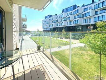 Prodej bytu 1+kk 45 m2 s balkonem, sklepem a garážovým stání - 5