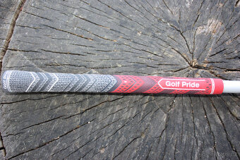 NASTAVITELNÝ DRIVER TAYLOR-MADE R9 - 9,5° VELMI PĚKNÝ - 5
