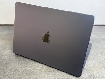 MacBook Air 13'' 2022 / M2 / 8GB / 256GB SSD / Midnight - - 5
