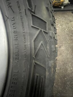 Pneu 235/60 R16 - 5
