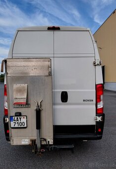 Půjčte si Peugeot L4H3 s nákladovou rampou - 5