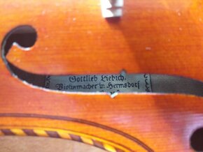Krásné starožitné zdobené housle vykládané perletí - 5