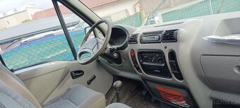 Nissan Interstar - 5