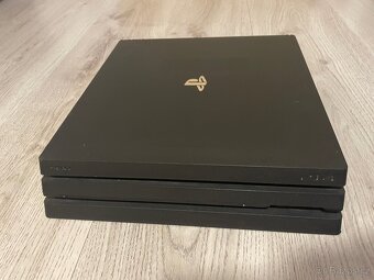 PS4 pro 1TB + 3 ovladače + ps4 kamera - 5