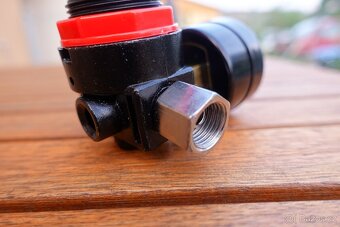 Regulátor tlaku vzduchu 1/4" - 5