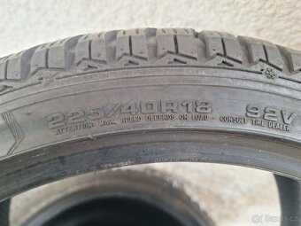 Prodám zimní pneu 225/40/18 Goodyear - 5