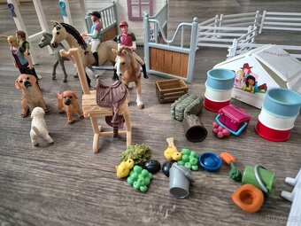 Prodam ohrady,kone,staje,doplnky,prevazne Schleich - 5