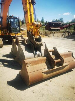Pasovy bagr Jcb 220x l 4f - 5