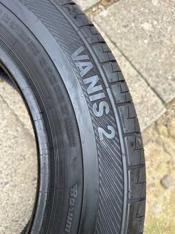 Použité letní pneu: 215/65/R16 c - 2 kusy - 5
