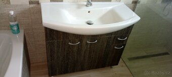 Koupelnová skříňka z umyvadlem - 5