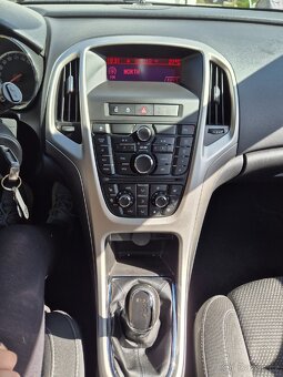 Opel Astra J 1.4 Turbo, benzín - 5