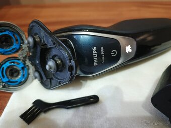Holící strojek Philips series 5000 model S5672 - 5