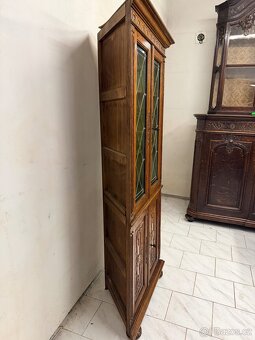 Starožitná rohová vitrína - 5