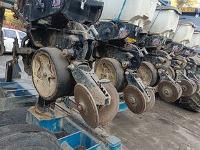 Kinze 3500 8R - 5