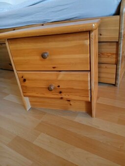 Postel 200x100cm - matrace, rošt a noční stolek - 5