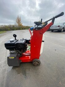 Motorový řezač spár - 5