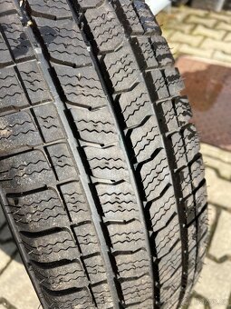 Pneu M+S 215/75r16c - 5