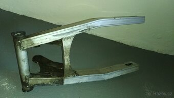 Suzuki GSX-R 750 (do r. 1987) - kyvná vidlice - 5