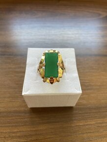Zlatý prsten se zeleným kamenem - 5