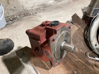 prodám hydraulické čerpadlo - 5