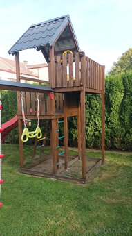Prodám dětský zahradní domek s dvěma houpačkami - 5