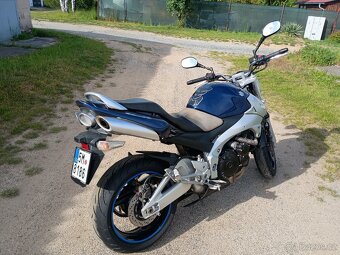 Suzuki GSR 600 - 5