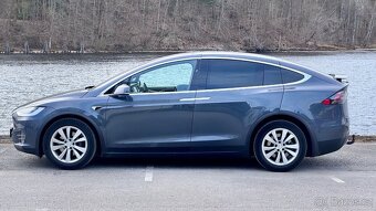 Tesla Model X - 5