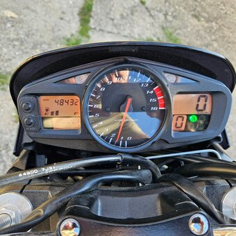 Suzuki gsr 600 - 5
