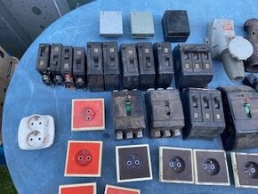 Retro zásuvky,vypínače,jističe.. - 5