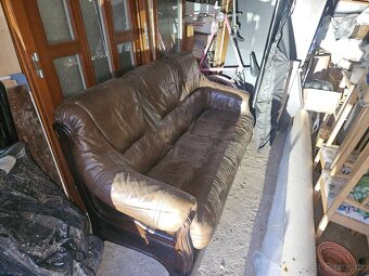 Prodám kožený gauč a dvě křesla. - 5