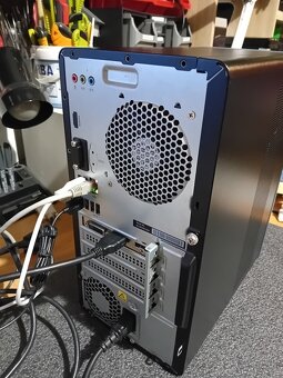 R3 2200G/8GB DDR4/256GB M.2 SSD/500GB HDD/RX 550 - 5