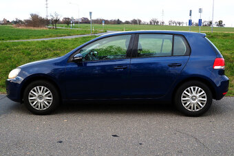 VW Golf 6 ▪ 1.6 75 kW ▪ Climatronic ▪ výhřev ▪ 2 sady kol ▪ - 5
