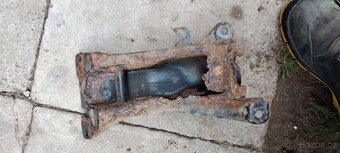 Audi A4 B5 quattro - uložení zadních tlumičů k opravě - 5