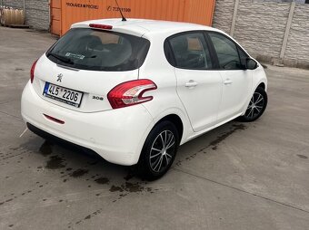 Peugeot 208 ve velmi dobrém stavu, najeto 46 013 km,interiér - 5