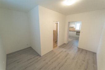 Pěčice, prodej rodinného domu 206 m2 (3 byty, sklady 2700 m2 - 5