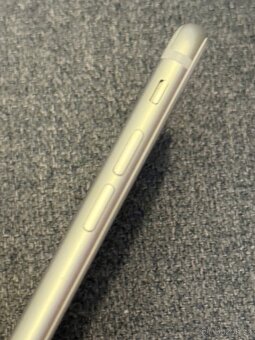 Stříbrný iPhone 7 32GB - 5