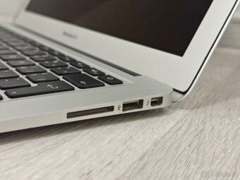 Apple MacBook Air 13" Early 2014 - i5 | 4GB RAM | 128GB SSD - 5