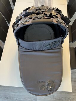 Cybex Priam Lux Flowers Grey - Dark Grey - 5
