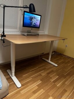 Polohovaci psaci stůl Ikea Bekant - 5